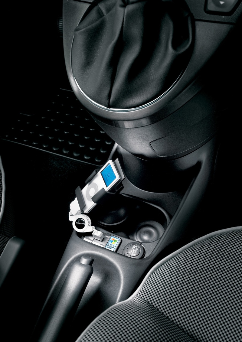 Illustration for article titled Fiat 500 Rolls Out in Europe, Bristling with Tech Goodness